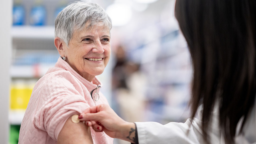 Mutélios Le Mag #4 - Focus - vaccin, femme se faisant vacciner