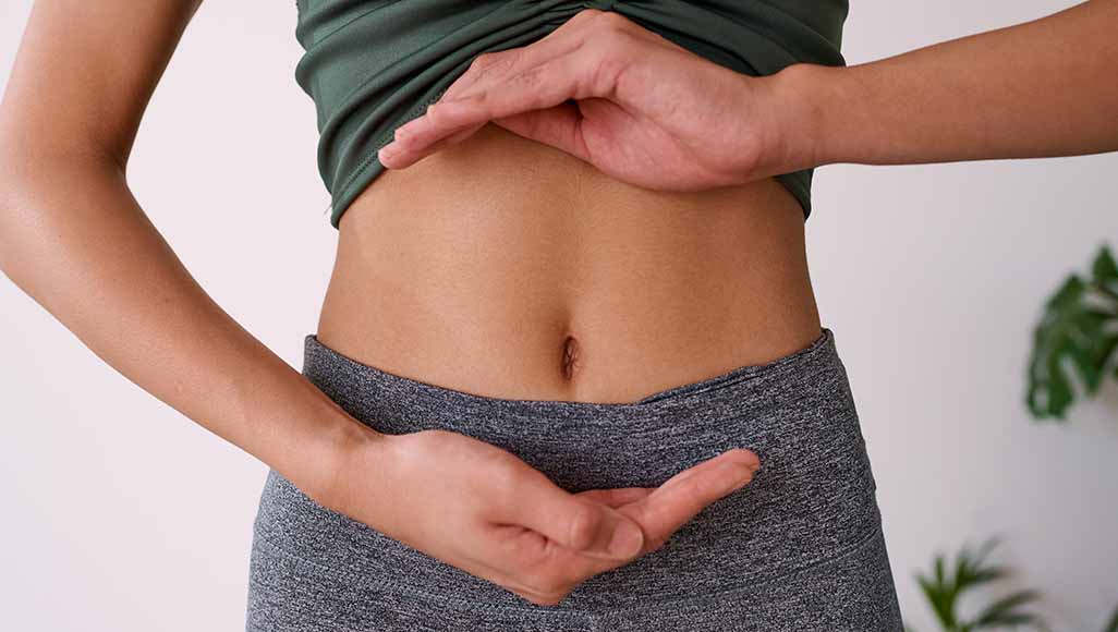 Mutélios Intestin Repos Femme encerclant son ventre
